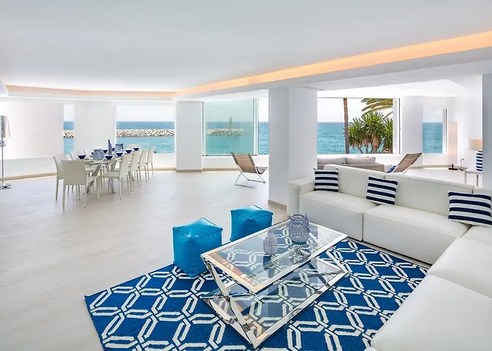 Puerto Banus Frontline 5 Beds Spectacular 마르베야